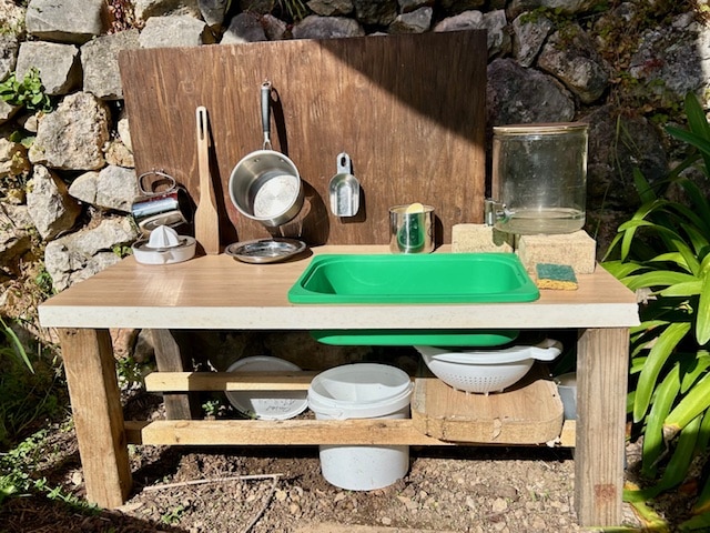 la Mud Kitchen dans le jardin