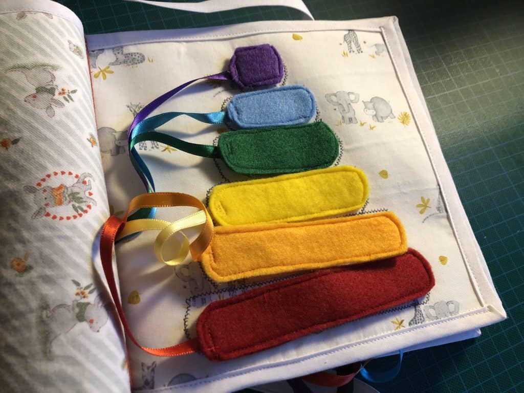 Quiet Book - occuper son enfant de 2 ans en voiture