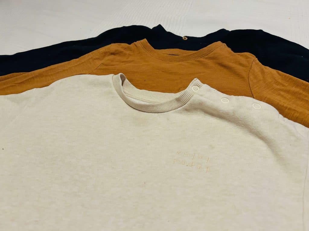 vêtement enfant minimaliste durable - pour une garde-robe minimaliste enfant